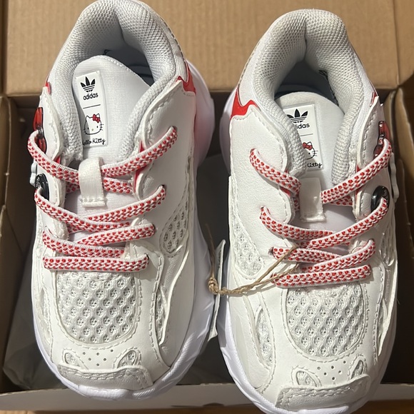 Adidas x Hello Kitty Astir Kids Shoes - size 5k BNWT - Picture 5 of 8